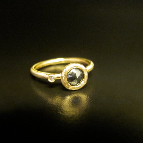 Diamonds ring. 14K solid yellow gold ring with a raond Gray diamond. - Picture 5 of 10